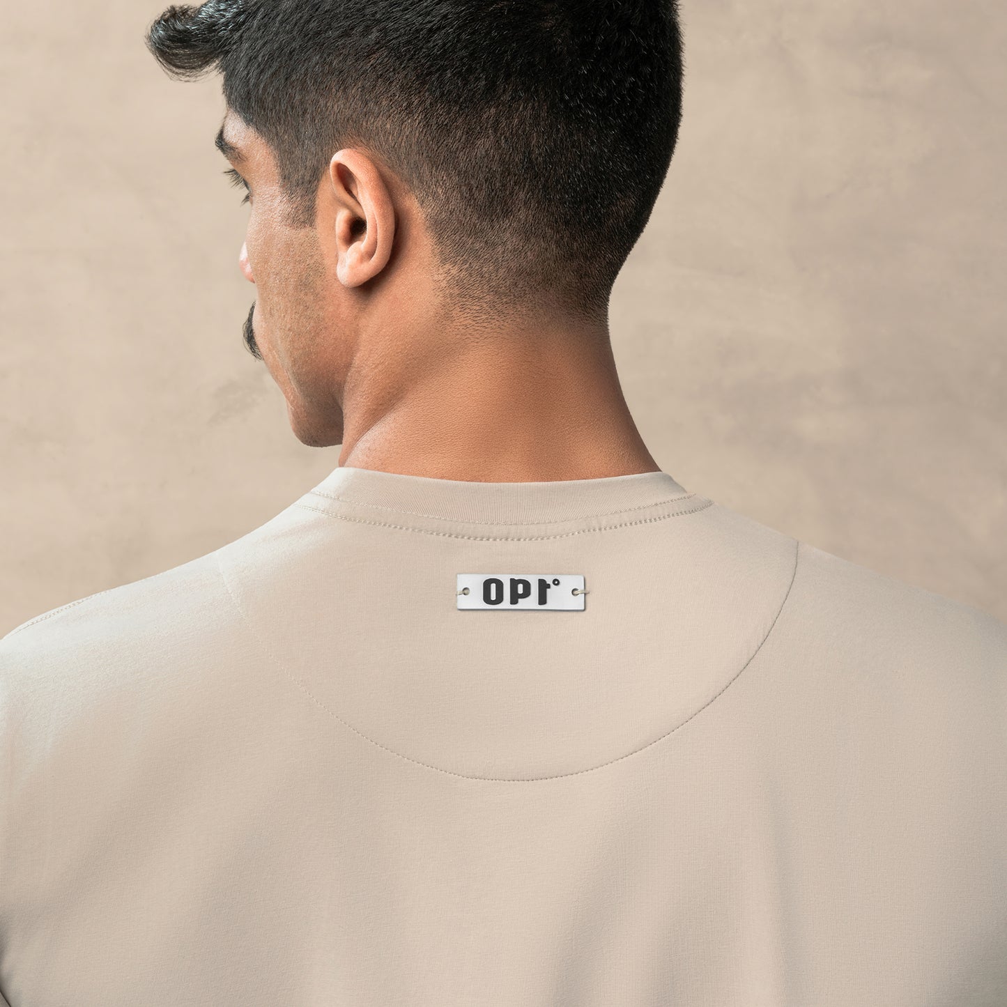تي شيرت OPT الكلاسيكي باللون بيج