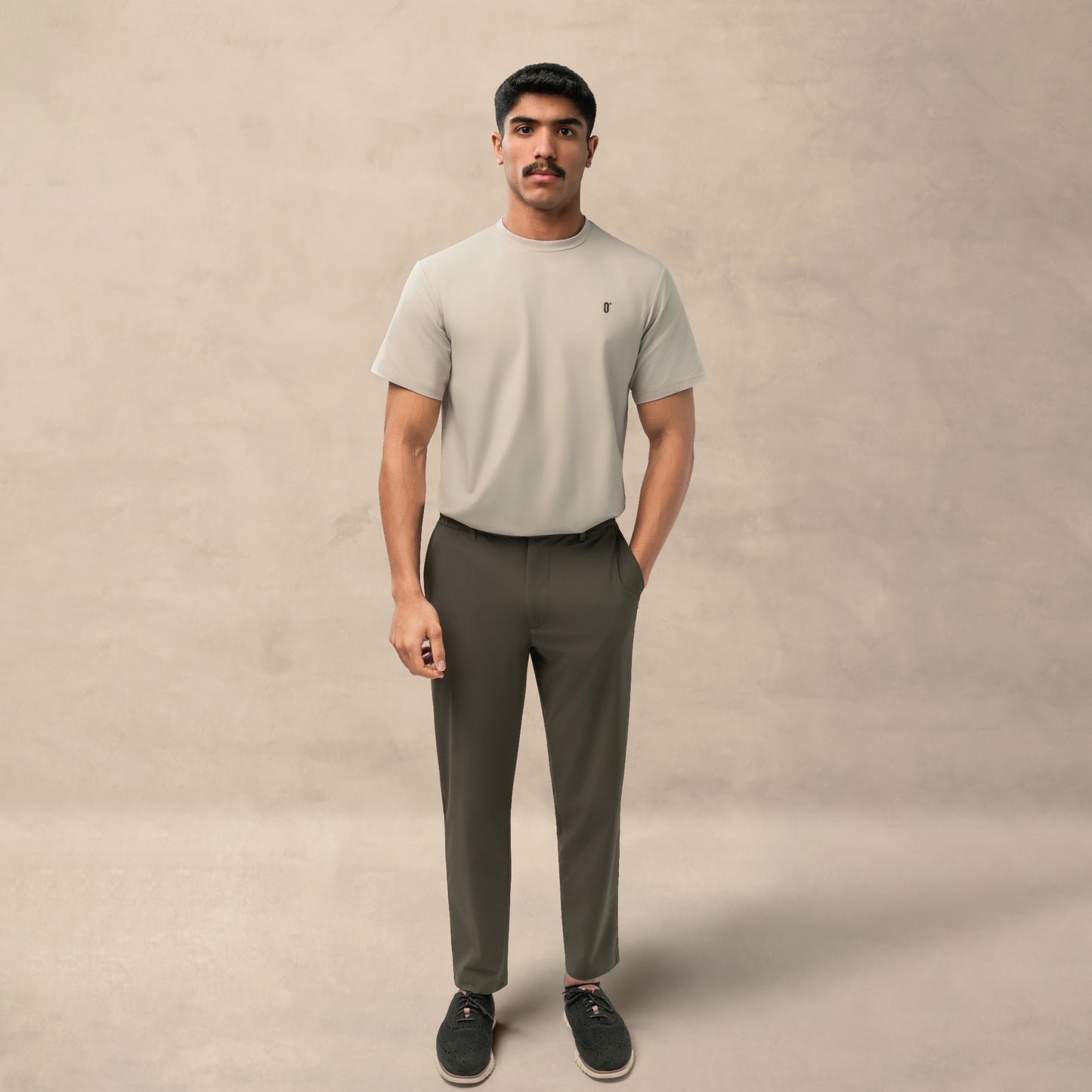 تي شيرت OPT الكلاسيكي باللون بيج