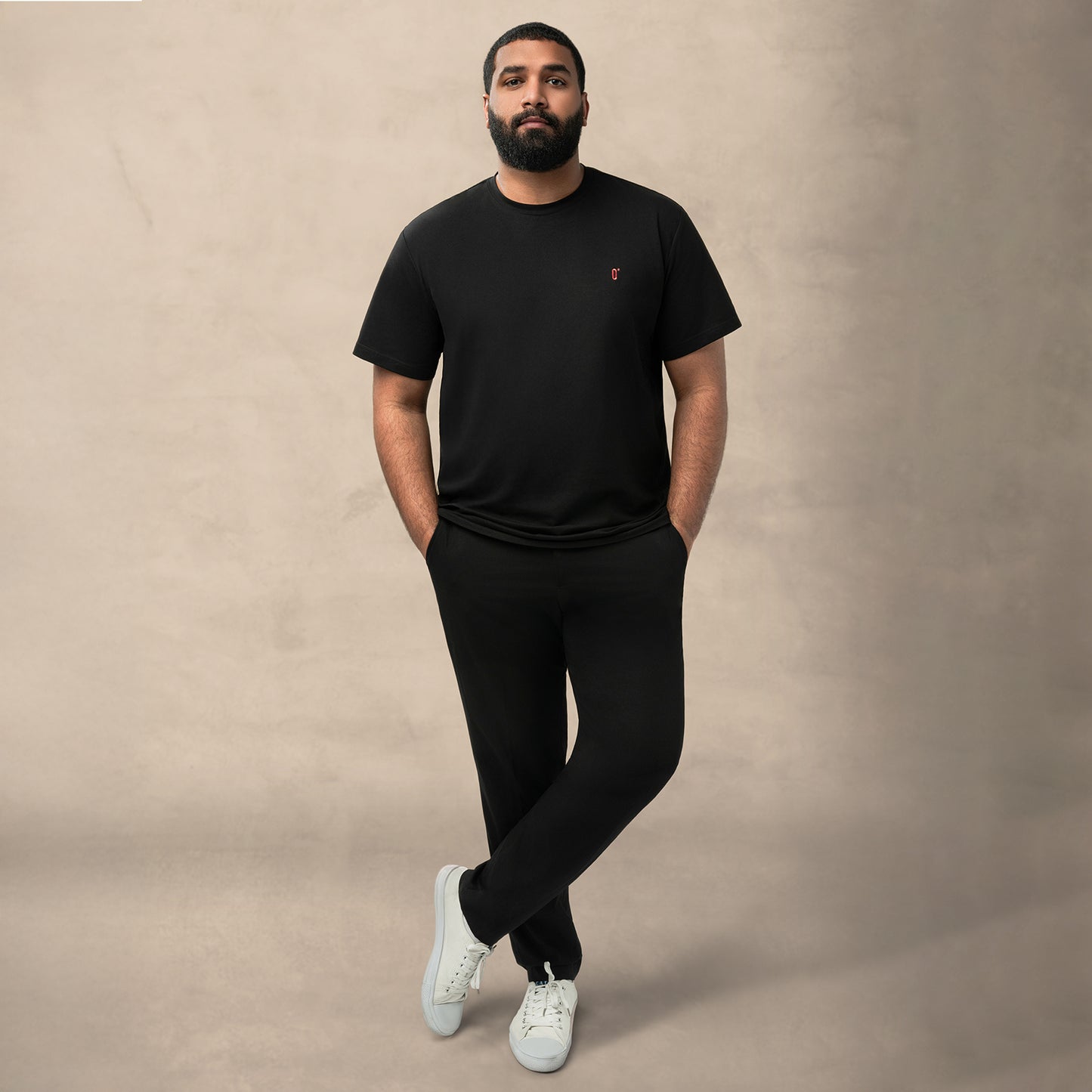 تي شيرت OPT الكلاسيكي باللون الأسود