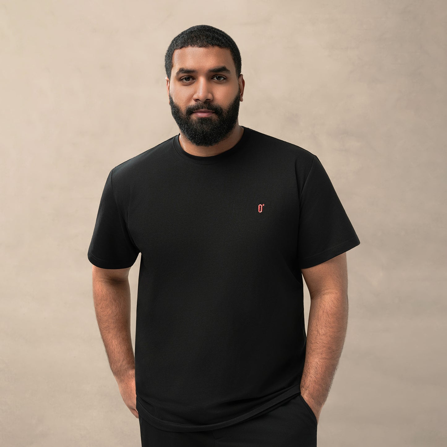 تي شيرت OPT الكلاسيكي باللون الأسود