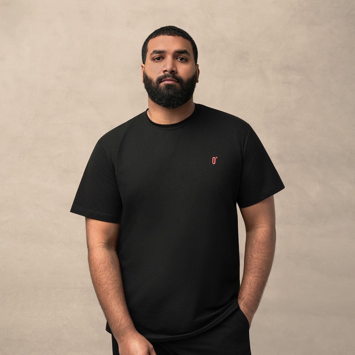 تي شيرت OPT الكلاسيكي باللون الأسود